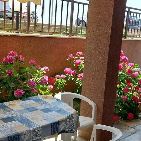 Stavros House Apartman Szárti