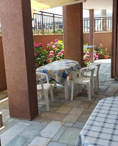 Stavros House *