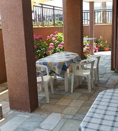 Stavros House *